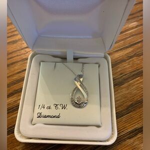 New - 1/4 ct T.W. teardrop necklace (never worn)